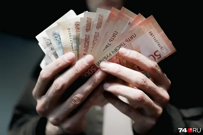 Подруга спасла 84-летнюю читинку от перевода 300 тысяч мошенникам